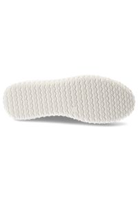 Półbuty damskie Wasak, z perforowaną cholewką na lekkiej elastycznej podeszwie z bocznym zamkiem i subtelnymi wstawkami, białe, 0812. Okazja: na spacer, na co dzień. Zapięcie: zamek. Kolor: biały. Materiał: skóra. Szerokość cholewki: normalna. Wzór: grochy. Styl: casual, elegancki, klasyczny #5