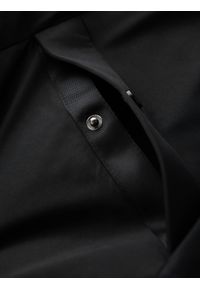Ombre Clothing - Długa sezonowa męska kurtka w stylu outdoorowym – czarna V1. Typ kołnierza: kaptur. Kolor: czarny. Materiał: guma, tkanina, poliester, materiał, syntetyk. Długość: długie. Wzór: aplikacja #9