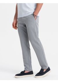 Ombre Clothing - Eleganckie męskie spodnie chino SLIM FIT - jasnoszare V1 - Rozmiar: M. Kolor: szary. Materiał: wiskoza, poliester, materiał. Styl: elegancki