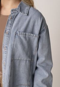 Born2be - Niebieska Koszula Jeansowa z Bawełną Ozdobiona Przeszyciami Junie. Kolor: niebieski. Materiał: bawełna, jeans. Wzór: aplikacja. Styl: elegancki #8