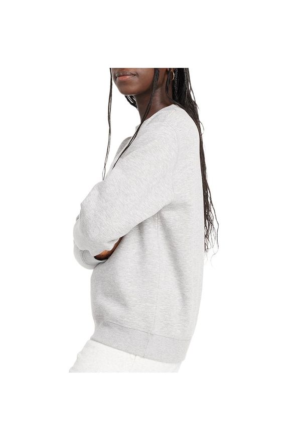 Bluza damska New Balance WT43526AG - szara. Okazja: na co dzień. Kolor: szary. Materiał: prążkowany, bawełna, dresówka, poliester. Styl: casual, klasyczny