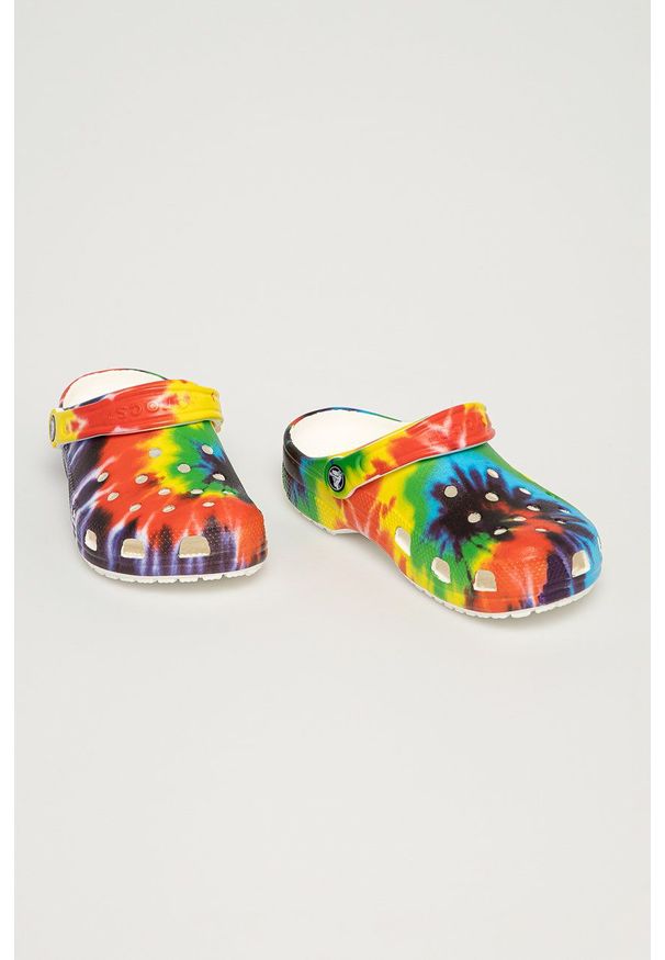 Crocs - Klapki. Materiał: materiał. Obcas: na obcasie. Wysokość obcasa: niski