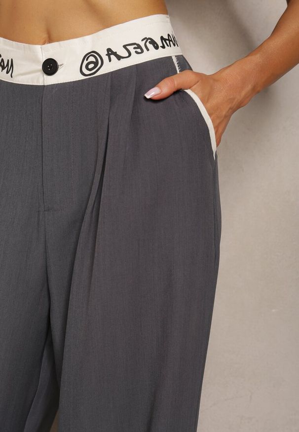 Renee - Szare Spodnie Palazzo High Waist z Szerokimi Nogawkami z Zapięciem na Guziki i Zamek Lomedia. Okazja: na spotkanie biznesowe. Stan: podwyższony. Kolekcja: plus size. Kolor: szary. Wzór: aplikacja. Styl: sportowy, biznesowy, klasyczny, elegancki
