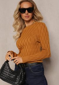 Renee - Brązowy Sweter z Okrągłym Dekoltem i Tłoczeniami w Kształcie Liści Timaphone. Okazja: na co dzień. Kolor: brązowy. Wzór: aplikacja. Styl: casual, klasyczny #1