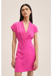 mango - Mango sukienka Palma kolor różowy mini dopasowana. Kolor: różowy. Długość rękawa: krótki rękaw. Typ sukienki: dopasowane. Długość: mini