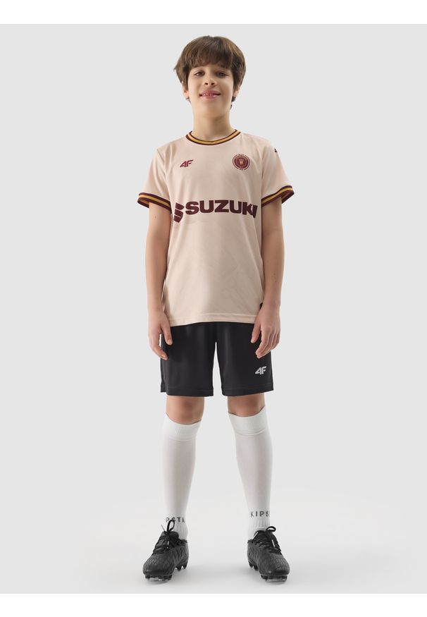 4f - Koszulka klubowa jubileuszowa z sezonu 2023/24 chłopięca 4F x Korona Kielce. Okazja: na urodziny. Kolor: beżowy. Materiał: dzianina, materiał. Wzór: napisy, nadruk, aplikacja
