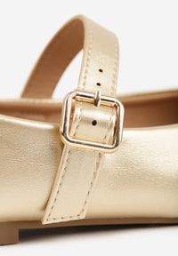 Born2be - Złote Płaskie Balerinki Mary Jane z Kwadratowym Noskiem Saroma. Okazja: na co dzień. Zapięcie: pasek. Kolor: złoty. Materiał: jeans. Styl: casual, klasyczny, elegancki #9