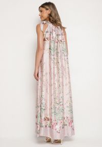 Born2be - Jasnoróżowa Satynowa Sukienka w Kwiaty z Ozdobnym Wiązaniem Fenasella. Okazja: na co dzień. Kolor: różowy. Materiał: satyna. Wzór: kwiaty. Typ sukienki: proste. Styl: elegancki, casual, klasyczny, wizytowy #7