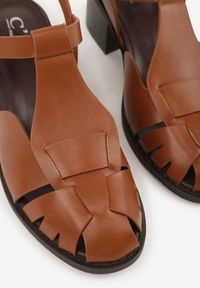 Renee - Brązowe Sandały na Słupku Ozdobione Wycięciami Rharlan. Zapięcie: sprzączka. Kolor: brązowy. Wzór: aplikacja. Sezon: lato. Obcas: na słupku. Styl: elegancki. Wysokość obcasa: średni #5