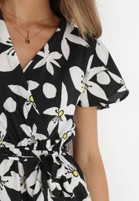 Born2be - Czarna Sukienka Marrie. Kolor: czarny. Materiał: materiał. Długość rękawa: krótki rękaw. Wzór: kwiaty. Sezon: lato. Typ sukienki: kopertowe. Długość: maxi #3