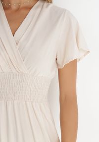 Born2be - Beżowa Sukienka z Wiskozy Saede. Okazja: na co dzień. Kolor: beżowy. Materiał: wiskoza. Wzór: gładki. Sezon: lato. Typ sukienki: kopertowe. Styl: casual. Długość: mini #3