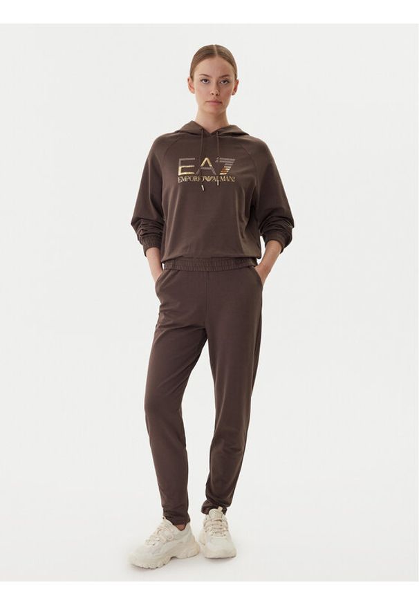 EA7 Emporio Armani Dres 7W000687 AF12502 U6063 Brązowy Regular Fit. Kolor: brązowy. Materiał: bawełna