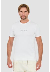 Guess - GUESS Biały t-shirt z haftowanym logo. Kolor: biały. Wzór: haft