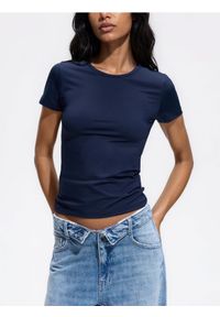 Reserved - T-shirt slim fit - granatowy. Kolor: niebieski. Materiał: dzianina. Wzór: gładki