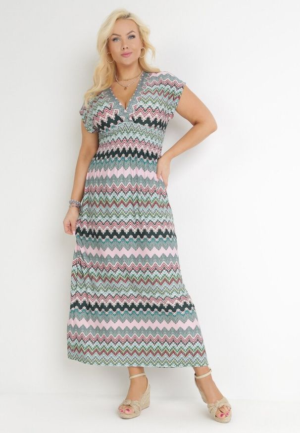 Born2be - Zielona Rozkloszowana Sukienka Maxi z Gumką w Pasie i Kopertowym Dekoltem Orela. Kolor: zielony. Materiał: tkanina. Sezon: lato, wiosna. Typ sukienki: kopertowe. Długość: maxi