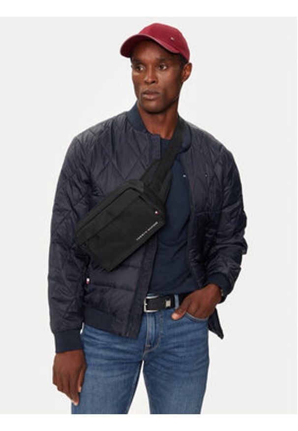 TOMMY HILFIGER - Tommy Hilfiger Saszetka nerka Element Crossbody AM0AM12452 Czarny. Kolor: czarny. Materiał: materiał
