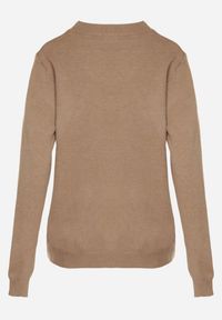 Born2be - Ciemnobeżowy Casualowy Sweter z Wełną i Bawełną Nedalla. Okazja: na co dzień. Kolor: beżowy. Materiał: wełna, bawełna. Długość rękawa: długi rękaw. Długość: długie. Styl: casual #6