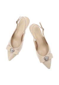 Czółenka damskie S.Barski, skóra naturalna ażurowa cholewka fason slingback regulowany pasek wysoki obcas ozdobna aplikacja, beżowe, CR61-3119. Zapięcie: pasek. Kolor: beżowy. Materiał: skóra. Szerokość cholewki: normalna. Wzór: ażurowy, aplikacja. Obcas: na obcasie. Wysokość obcasa: wysoki #6