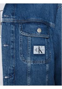 Calvin Klein Jeans Kurtka jeansowa 90's J30J325750 Niebieski Regular Fit. Kolor: niebieski. Materiał: bawełna