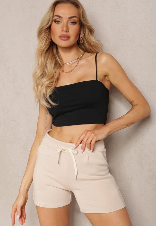 Renee - Jasnobeżowe Szorty High Waist przed Kolano Saxonia. Okazja: na co dzień. Stan: podwyższony. Kolor: beżowy. Styl: casual
