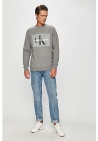 Calvin Klein Jeans - Bluza bawełniana J30J307742.NOS. Okazja: na co dzień. Kolor: szary. Materiał: bawełna. Wzór: nadruk. Styl: casual #4