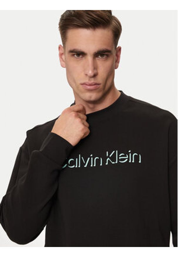 Calvin Klein Bluza Shadow Embosed Logo K10K113081 Czarny Regular Fit. Kolor: czarny. Materiał: bawełna