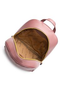 Wittchen - Damski plecak z ukośnie pikowanej skóry ekologicznej zgaszony róż. Kolor: różowy. Materiał: skóra ekologiczna. Wzór: aplikacja, paski. Styl: elegancki