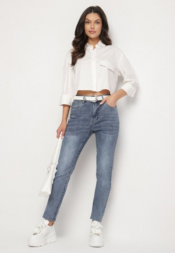 Born2be - Jasnoniebieskie Jeansy o Dopasowanym Kroju z Regularnym Stanem Galissea. Okazja: na co dzień. Kolor: niebieski. Styl: elegancki, casual