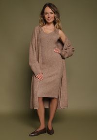 Born2be - Ciemnobeżowy Komplet Dzianinowy z Wełną Długi Kardigan i Sukienka w Prążki Falandrea. Kolor: beżowy. Materiał: wełna, dzianina. Wzór: prążki