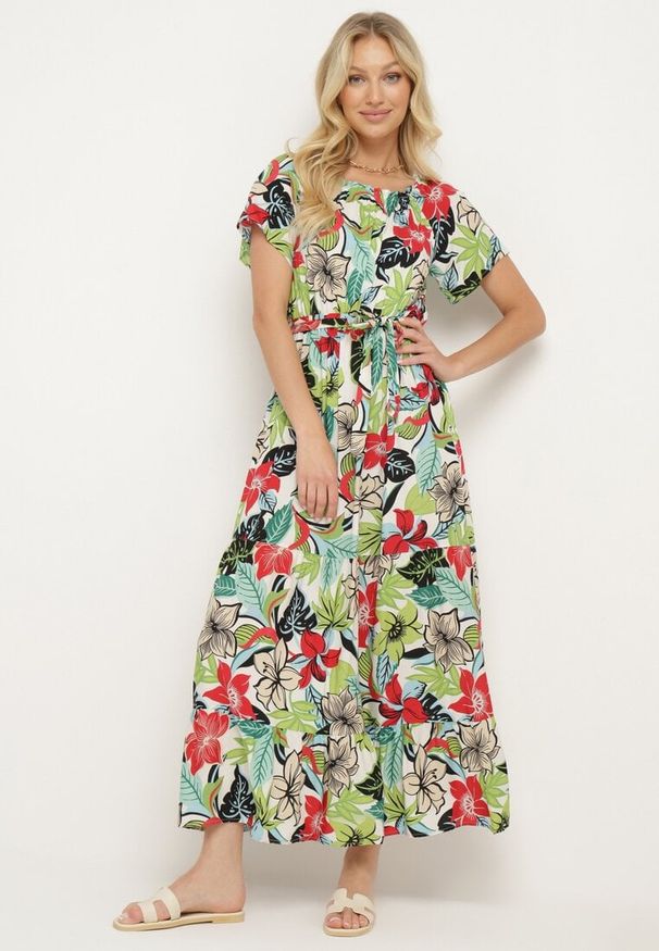 Born2be - Zielono-Różowa Sukienka z Wiskozy w Kwiaty Rozkloszowana Wiązana w Talii Quilbia. Okazja: na spacer, na plażę. Typ kołnierza: dekolt hiszpanka. Kolor: biały. Materiał: wiskoza. Długość rękawa: krótki rękaw. Wzór: kwiaty. Sezon: lato