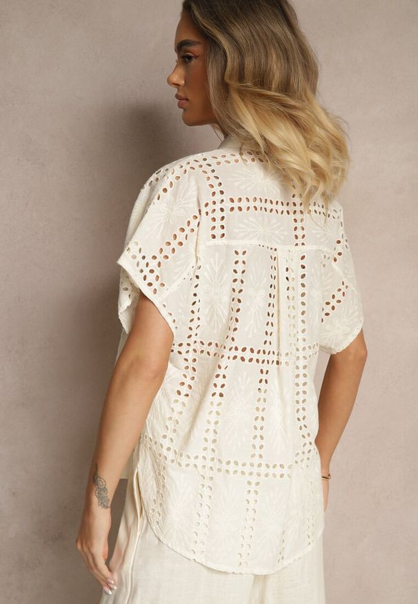 Renee - Ciemnobeżowa Koszula z Bawełny z Ażurowym Wzorem Telannia. Kolor: beżowy. Materiał: bawełna. Długość rękawa: krótki rękaw. Długość: krótkie. Wzór: ażurowy. Styl: elegancki