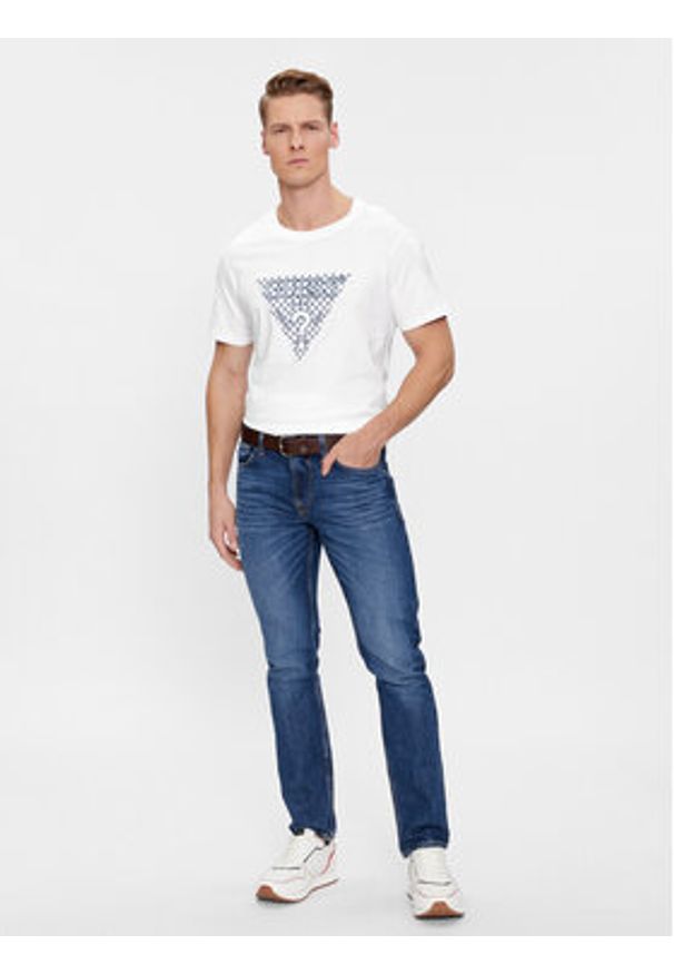 Guess T-Shirt Ss Cn Triangle Embro M4RI27 K8FQ4 Biały Regular Fit. Kolor: biały. Materiał: bawełna
