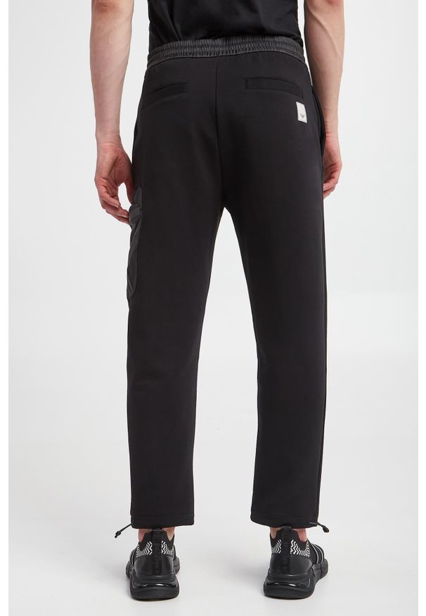 Emporio Armani - Spodnie dresowe męskie EMPORIO ARMANI. Materiał: dresówka