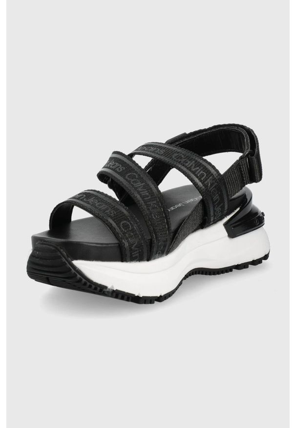 Calvin Klein Jeans sandały damskie kolor czarny na platformie. Zapięcie: rzepy. Kolor: czarny. Materiał: materiał, włókno, guma. Obcas: na platformie