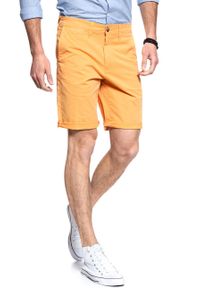 Wrangler - SPODENKI MĘSKIE WRANGLER CHINO SHORT AMBER YELLOW W14AMM15V. Materiał: materiał. Wzór: jednolity, aplikacja #4