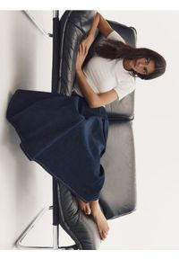 Reserved - Jeansowa spódnica - granatowy. Kolor: niebieski. Materiał: jeans #1