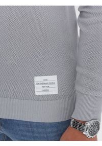 Ombre Clothing - Sweter męski z teksturą i półokrągłym dekoltem - jasnoszary V5 OM-SWSW-0104 - XXL. Kolor: szary. Materiał: bawełna, akryl. Długość rękawa: długi rękaw. Długość: długie. Wzór: aplikacja #6