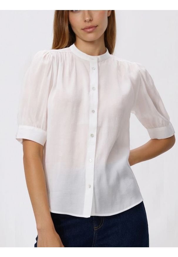 Reserved - Koszula z krótkim rękawem - biały. Kolor: biały. Materiał: tkanina, wiskoza. Długość rękawa: krótki rękaw. Długość: krótkie