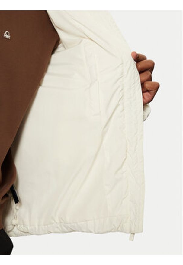 Karl Kani Kurtka zimowa Sport Patch Artic 60760029 Biały Regular Fit. Kolor: biały. Materiał: syntetyk. Sezon: zima. Styl: sportowy