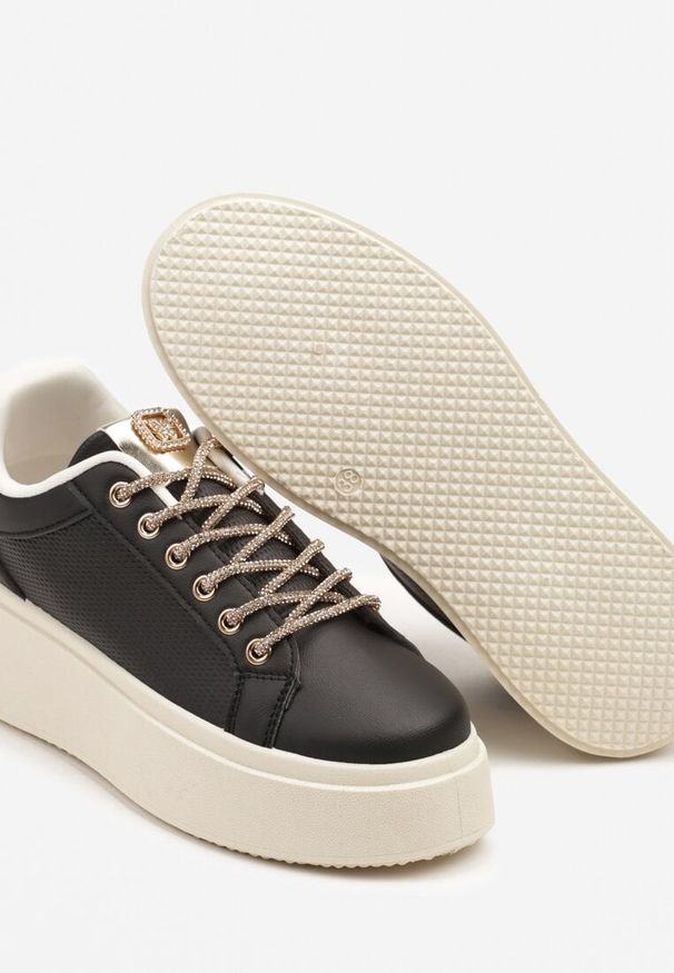 Born2be - Czarne Sneakersy na Grubej Podeszwie Zdobione Siateczką i Cyrkoniami Vanilra. Okazja: na co dzień. Kolor: czarny. Materiał: jeans. Wzór: aplikacja