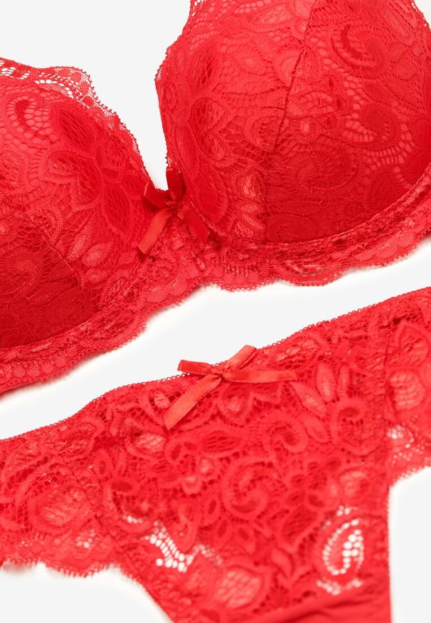 Born2be - Czerwony Komplet Usztywniany Biustonosz na Ramiączkach z Regulacją na Haftki i Stringi Vimereias. Kolor: czerwony. Materiał: koronka. Wzór: aplikacja, koronka
