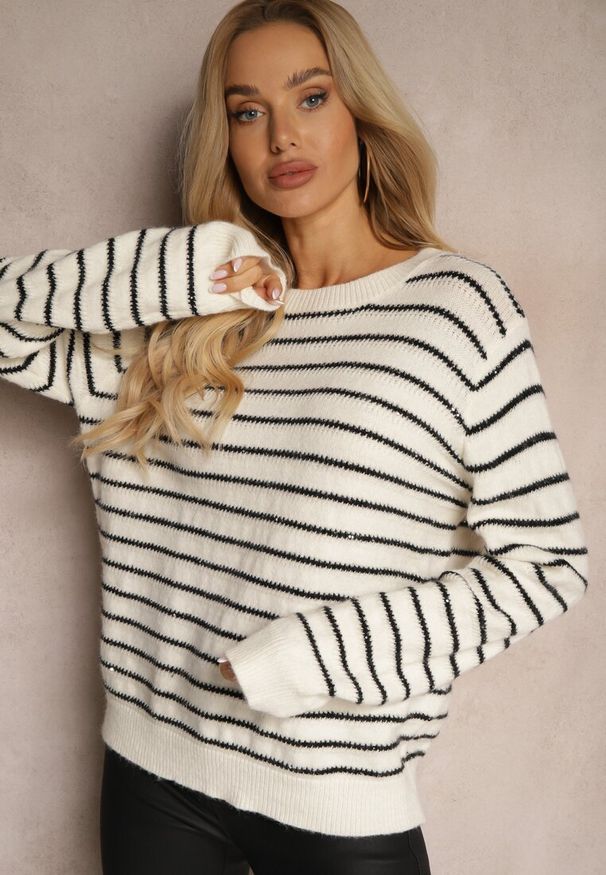 Renee - Beżowo-Czarny Sweter Ozdobiony Metaliczną Nitką i Cekinami w Paski Nasemi. Okazja: na co dzień, na randkę. Kolor: czarny. Materiał: jeans. Wzór: paski, aplikacja. Styl: casual, klasyczny