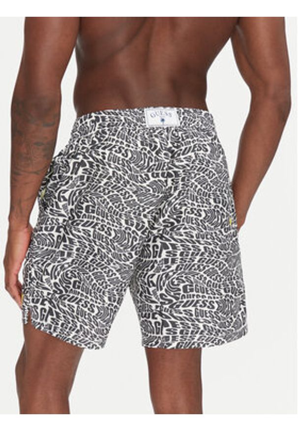 Guess Szorty kąpielowe F5GT04 WG2D2 Czarny Regular Fit. Kolor: czarny. Materiał: syntetyk