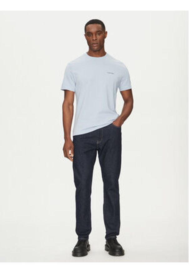 Calvin Klein T-Shirt Linear Box Logo K10K114152 Błękitny Regular Fit. Kolor: niebieski. Materiał: bawełna