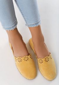 Born2be - Żółte Espadryle Undefeatability. Nosek buta: okrągły. Zapięcie: bez zapięcia. Kolor: żółty. Materiał: jeans. Szerokość cholewki: normalna. Wzór: kwiaty. Sezon: lato. Obcas: na płaskiej podeszwie #2