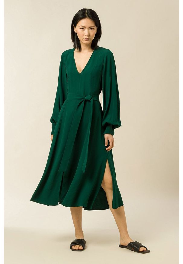 IVY & OAK - Ivy Oak Sukienka Dionne kolor zielony midi rozkloszowana. Kolor: turkusowy. Materiał: materiał. Długość rękawa: długi rękaw. Typ sukienki: rozkloszowane. Długość: midi