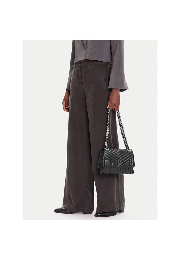 Torebka Steve Madden. Kolor: czarny