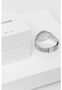 Calvin Klein Zegarek K7B23121 damski kolor srebrny. Kolor: srebrny. Materiał: materiał