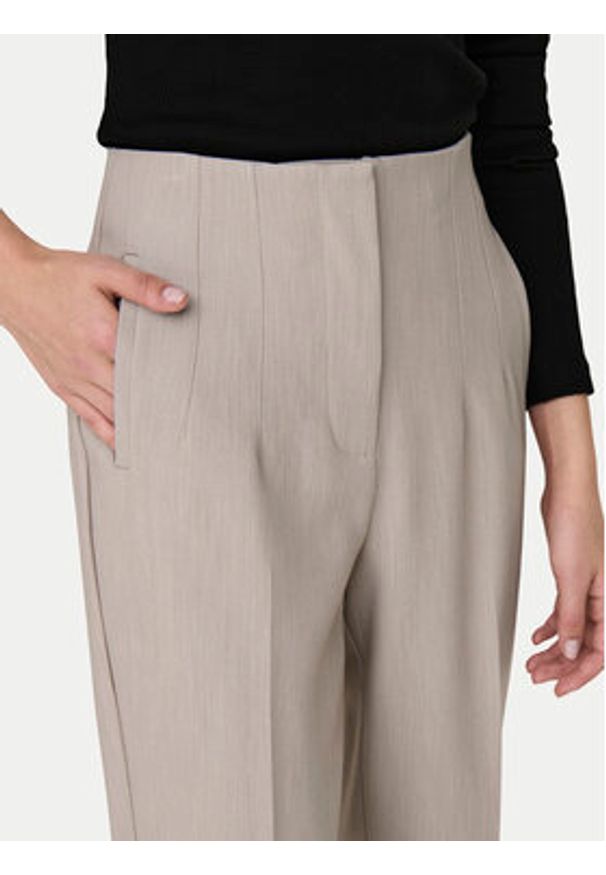 only - ONLY Chinosy Raven 15298565 Beżowy Regular Fit. Kolor: beżowy. Materiał: syntetyk