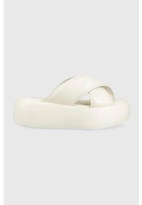 Calvin Klein klapki skórzane BUBBLE SLIDE - PAT damskie kolor biały na platformie HW0HW01469. Kolor: biały. Materiał: skóra. Wzór: gładki. Obcas: na platformie